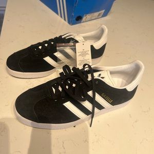 Womens black/white gazelle size womens 7